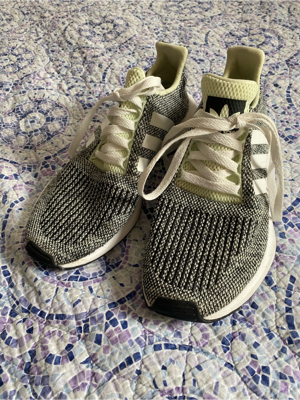 Adidas Stretch Knit Sneakers M7/W8.5